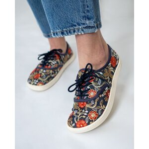 Lang.S (by Tikki Shoes) Reed